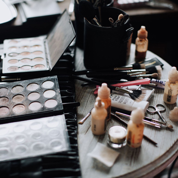 Airbrush vs. Traditional: Which Bridal Makeup Is Right for You?